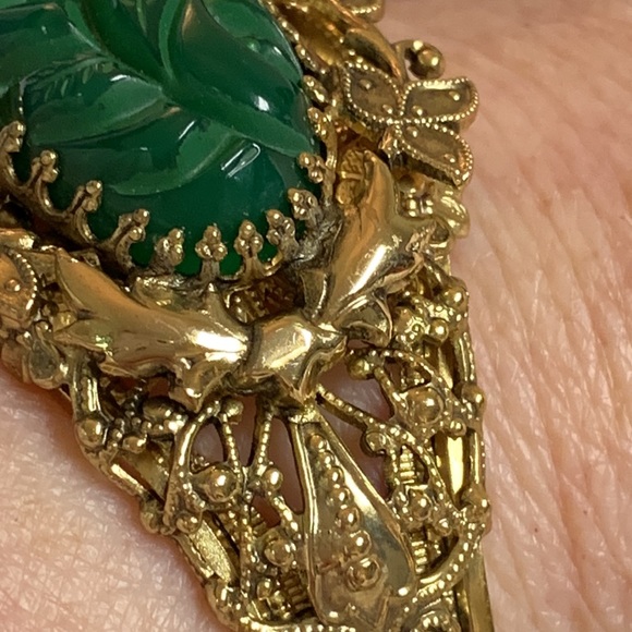 Whiting & Davis Vintage GoldTone Bracelet w/Green Gemstone with a Rose carved in - Picture 6 of 15